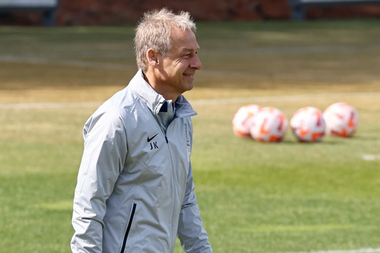 Klinsmann นำทีมแสวงหาชัยชนะครั้งแรกในฐานะหัวหน้าโค้ช